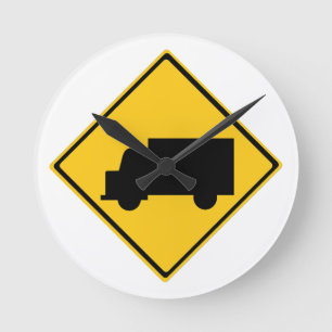 Varningsskylt för Lastbil på väg Rund Klocka