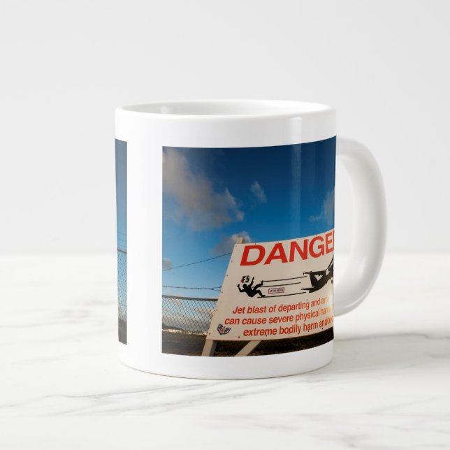 Varningsskylt nära St. Maarten Airport. Jumbo Mugg (Framsida höger)