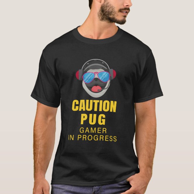 Varningsspelaren? i Progress-Funny Pug Play T Shirt (Framsida)