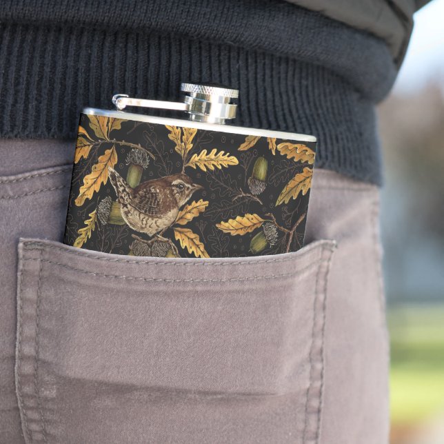 Varor och bokstäver på svart fickplunta (In Situ)