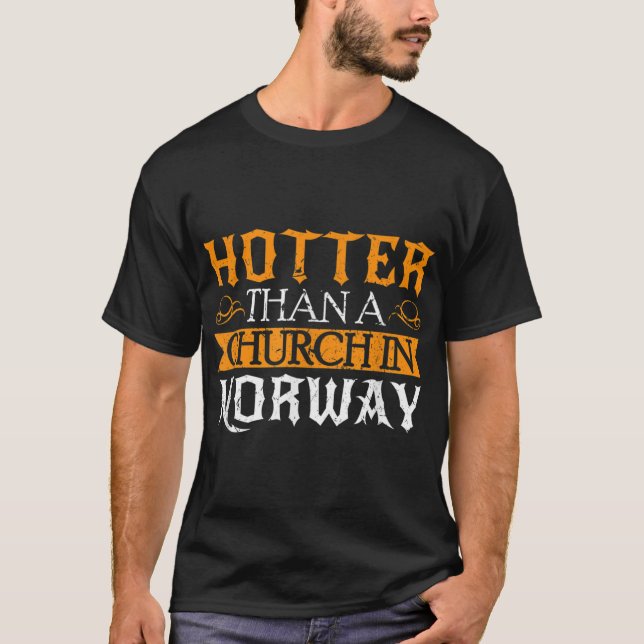 Värre än en kyrka i Norge Funny Church Burnin T Shirt (Framsida)