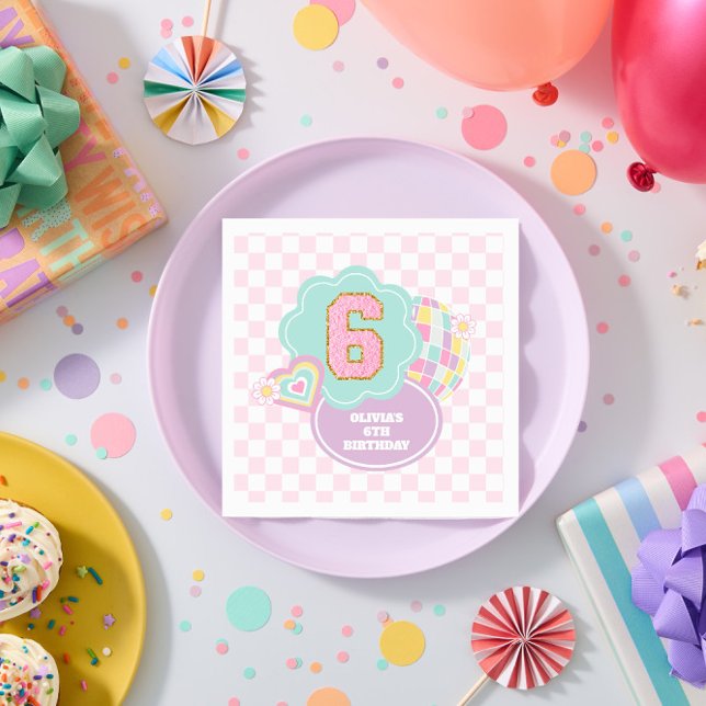 Varsity prydd pastell fläck 6-årsdag pappersservett (Skapare uppladdad)