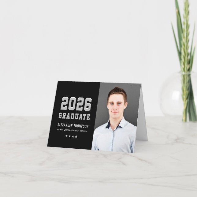 Varsity svart silver examensfoto 2026 tack kort (Framsida)