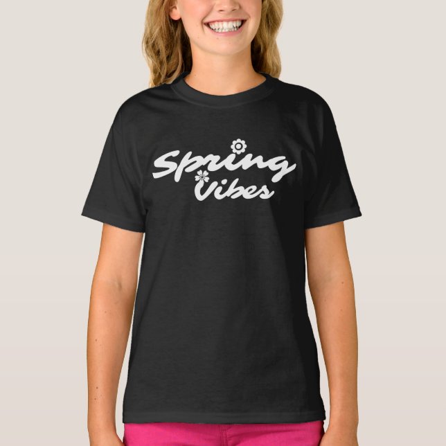 VÅRSTÄMNING VIT TYPOGRAFI T SHIRT (Framsida)
