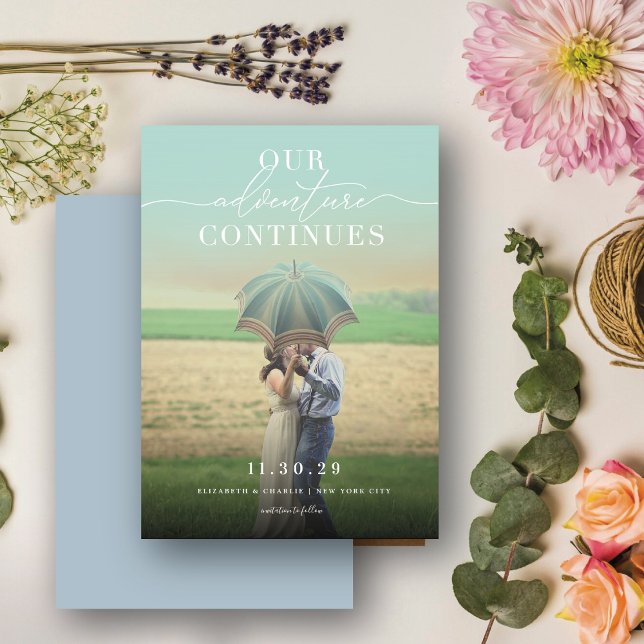 Vårt Äventyr fortsätter Chic Klassiskt skriptfoto Spara Datumet (Skapare uppladdad)