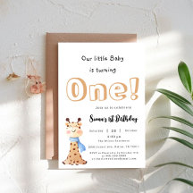 Vårt Baby gör en Cute Giraffe till första födelsed