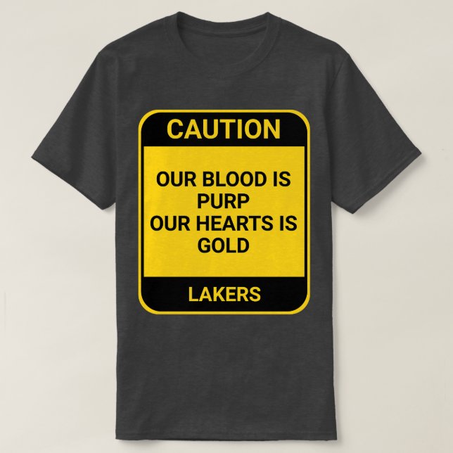 VÅRT BLOD ÄR PURP VÅRA HJÄRTOR ÄR GULD. T SHIRT (Design framsida)
