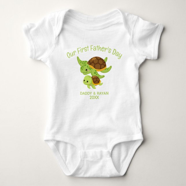 Vårt första Fars dag, Baby Turtle-namn T Shirt (Framsida)
