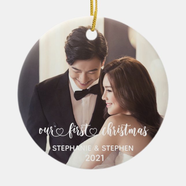 Vårt första julhjärta handletterade foto julgransprydnad keramik (Framsidan)
