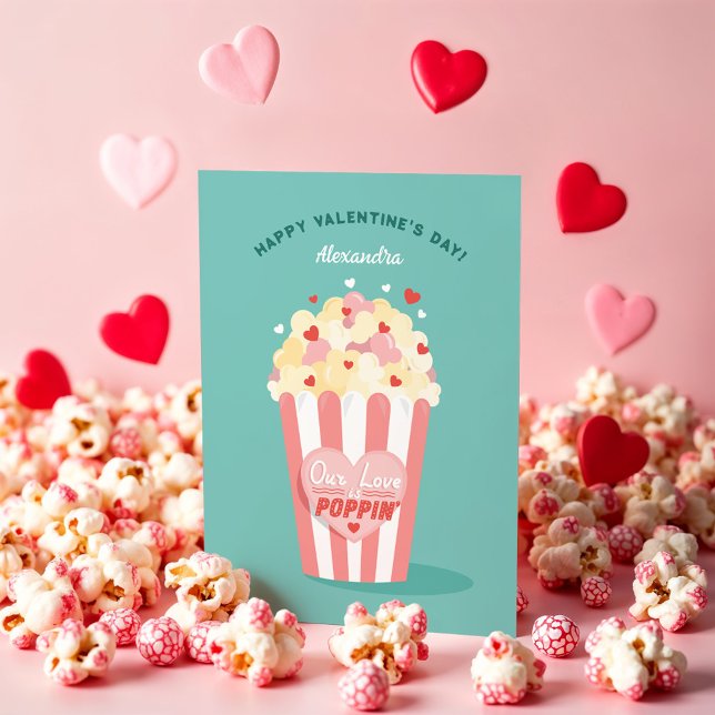 Vårt Kärlek är ett pocketkort för potatissäck Helgkort (Our Love is Popping Cute Popcorn Happy Valentines Holiday Card (Front))