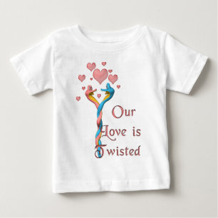 Vårt Kärlek är Twisted T Shirt