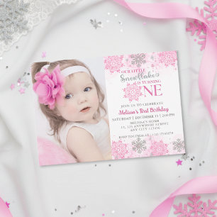 Vårt lilla snöflingande Rosa Birthday Girl Photo Inbjudningar