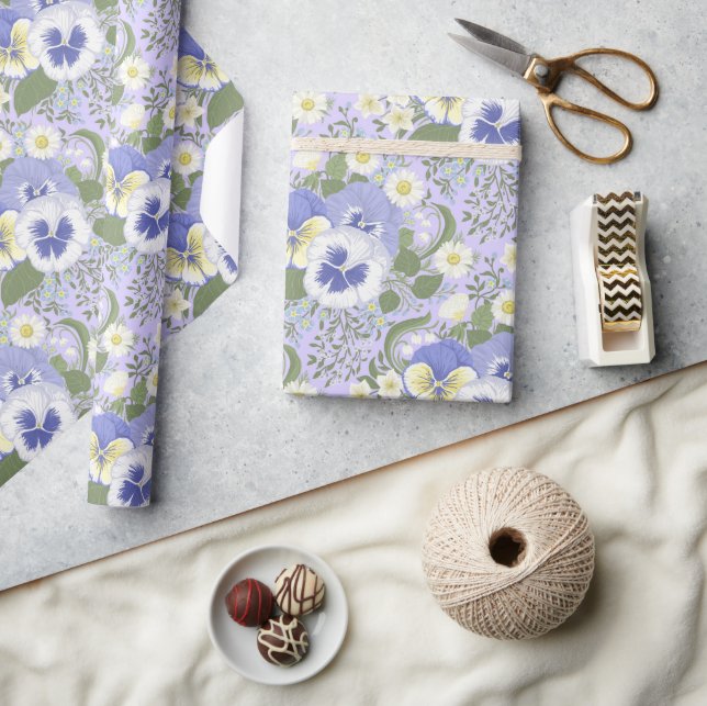 Vårträdgårdsblommor på lavendel presentpapper (Hantverk)
