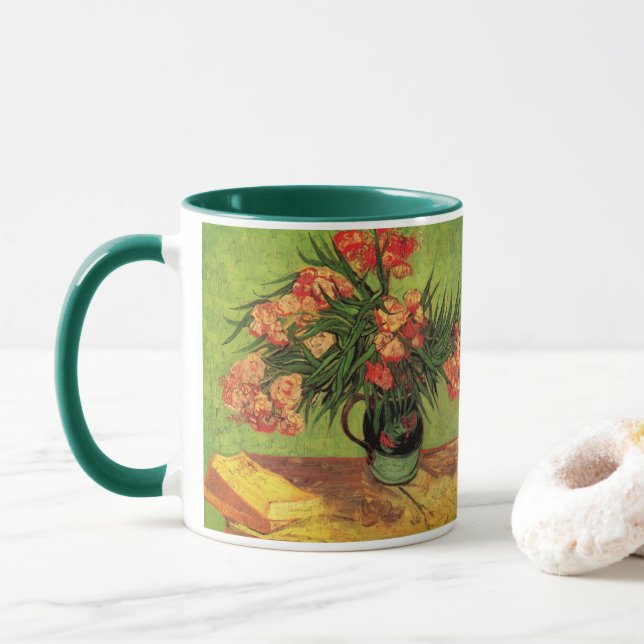 Vas med oleander och böcker av Vincent van Gogh Mugg (Med munk)