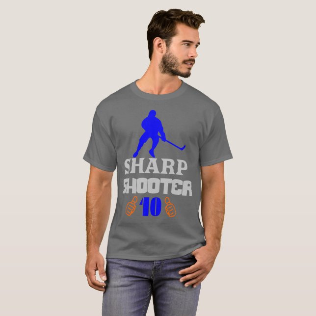 🏆 Vass Shooter 10 American Manar Classic Basic T Shirt (Hel framsida)