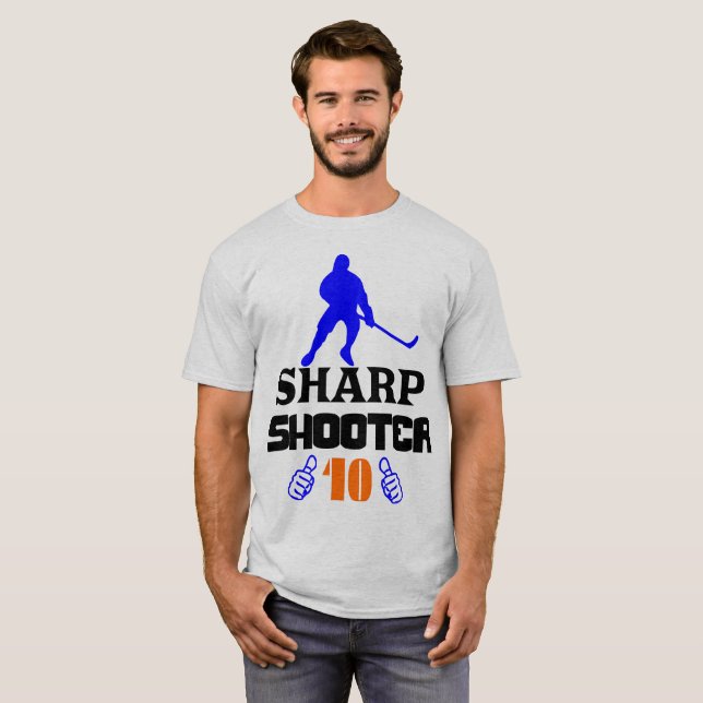 🏆 Vass Shooter 10 American Manar Classic Basic T Shirt (Hel framsida)