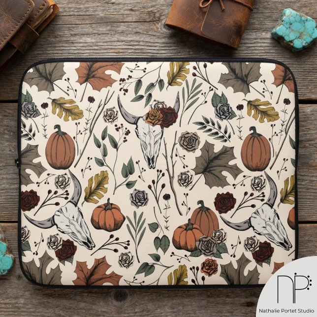 Västerländsk höstskörd Ko skull Höst Laptop Fodral (This Western Fall Harvest Cow Skull Autumn Laptop Sleeve features hand-drawn autumn harvest art.)