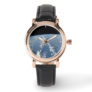 Västsaharas damm blåste västerut i Atlanten. Armbandsur