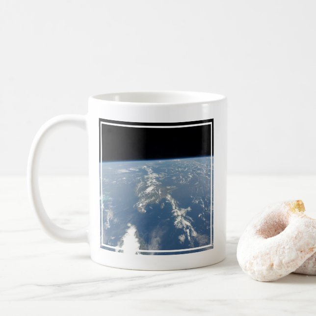 Västsaharas damm blåste västerut i Atlanten. Kaffemugg (Med munk)