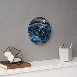 Vatten Clock av Poet Adiela Akoo Rund Klocka