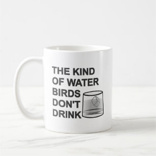 Vatten-fågeln dricker inte kaffemugg