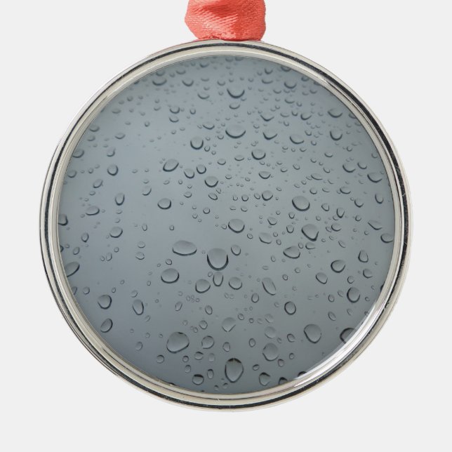 Vatten faller i fönsterbänk, Tapet i bakgrunden Julgransprydnad Metall (Framsidan)