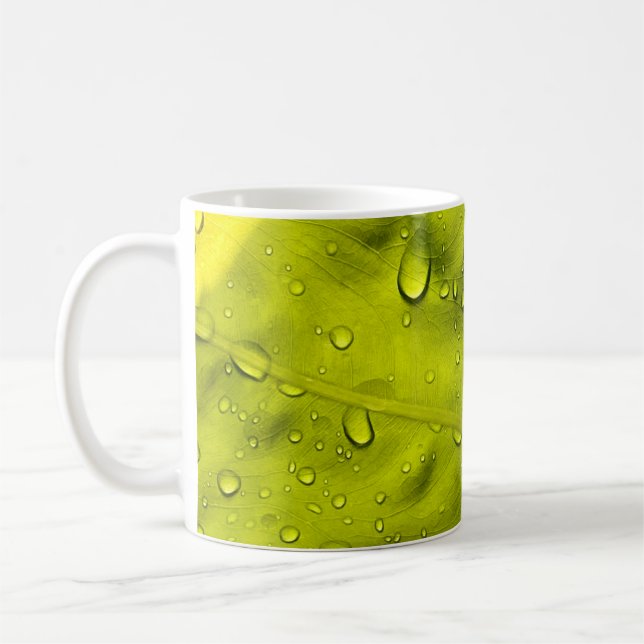 Vatten faller på grönt löv kaffemugg (Vänster)