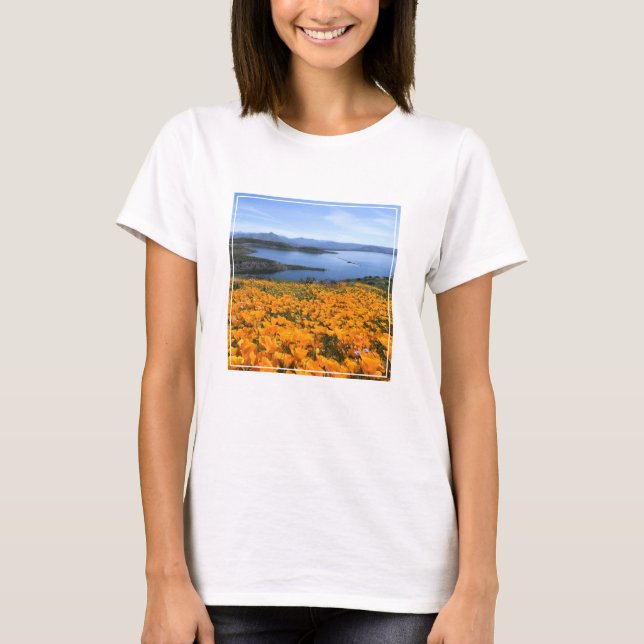 Vatten | Kalifornien Sjö med gyllene Poppies T Shirt (Framsida)