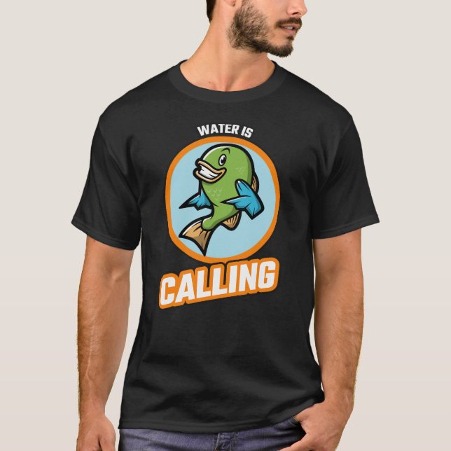 Vatten Kallar Rolig Fiskande Beroende T Shirt (Framsida)