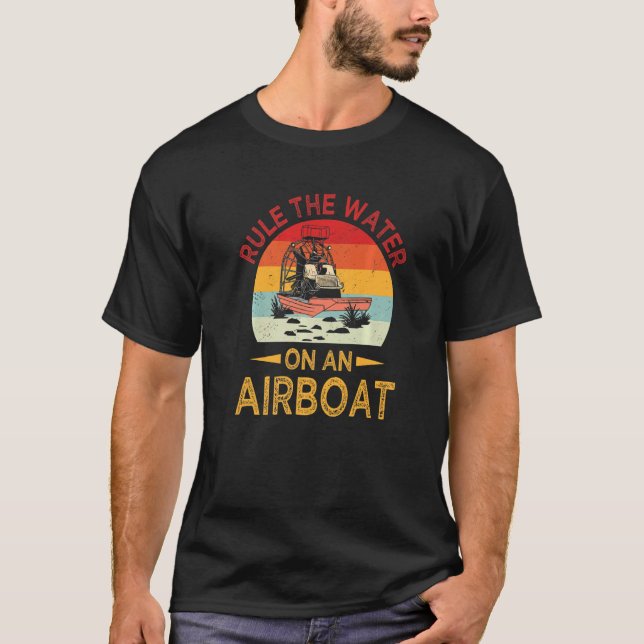 Vatten Ruler Bayou Boat Rider Airboat Ruling Fanat T Shirt (Framsida)