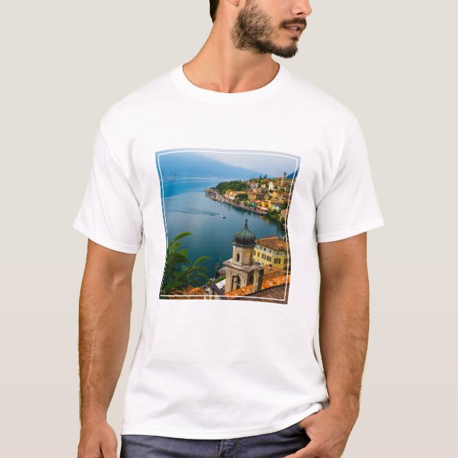 Vatten | San Benedetto Church Sjö Garda, Italien T Shirt (Framsida)