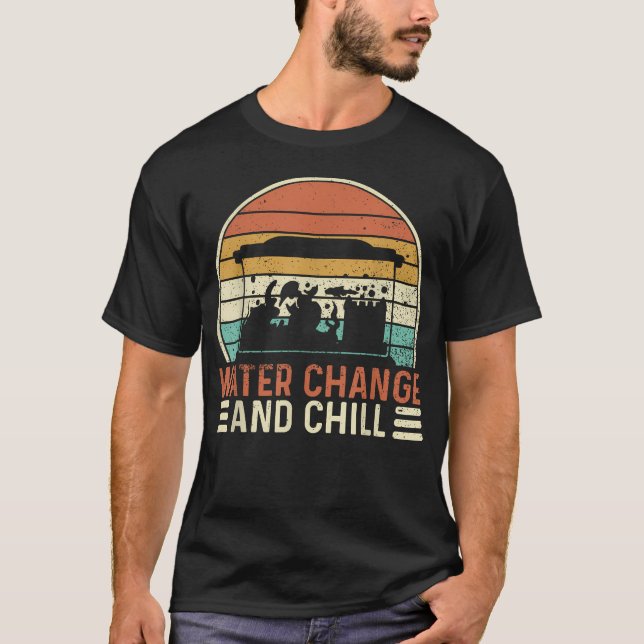 Vattenbyte Och Avslappnad Akvariefiskälskare Rolig T Shirt (Framsida)