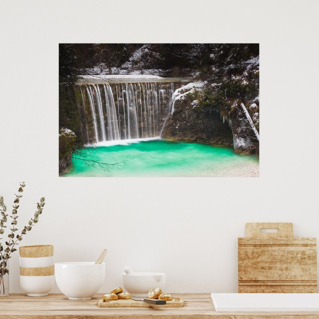 Vattenfall fantastiskt turkos vatten sjö Jasna, Sl Poster (Kök)