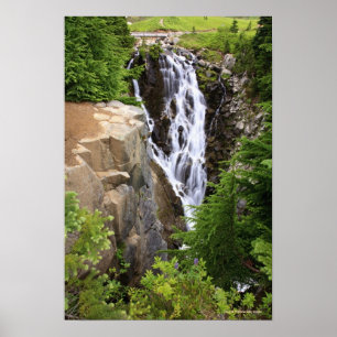 Vattenfall i berget Rainiers nationalpark Poster