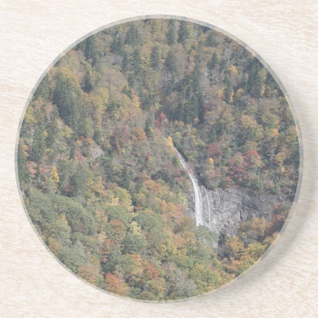 Vattenfall i Blå Ridge-bergen i Fall Underlägg (Framsidan)