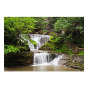 Vattenfall i Buttermilk Falls State Park i New Yor Fototryck