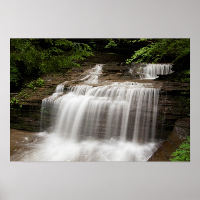 Vattenfall i Buttermilk Falls State Park i New Yor Poster (Framsidan)
