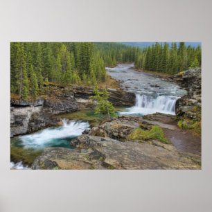 Vattenfall i den kanadensiska rocky mountains poster