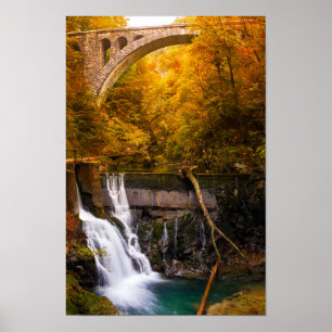 Vattenfall i Vintgar klyftakanjon i höst Poster