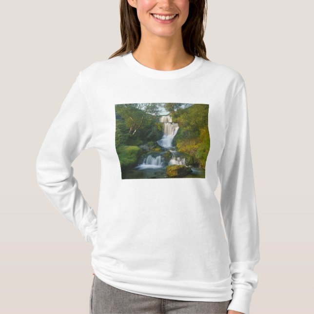 Vattenfall, Isle of Skye, Skottland T Shirt (Framsida)