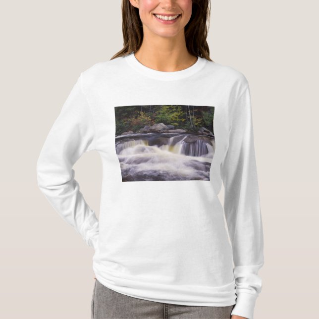 Vattenfall, Kancamagus Highway, White T-shirt (Framsida)