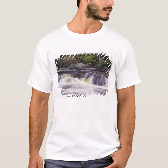 Vattenfall, Kancamagus Highway, White Tee (Framsida)