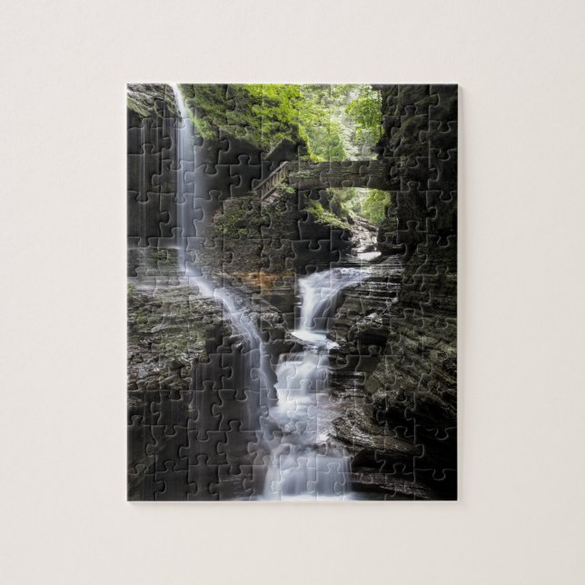 Vattenfall på den Watkins glenen, NY Pussel (Vertikal)