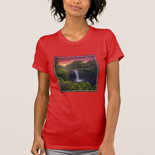 Vattenfall | Rainbow Falls, Hilo, Hawaii T Shirt (Framsida)