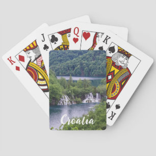 Vattenfallskaskad med grönt skog i Kroatien Casinokort