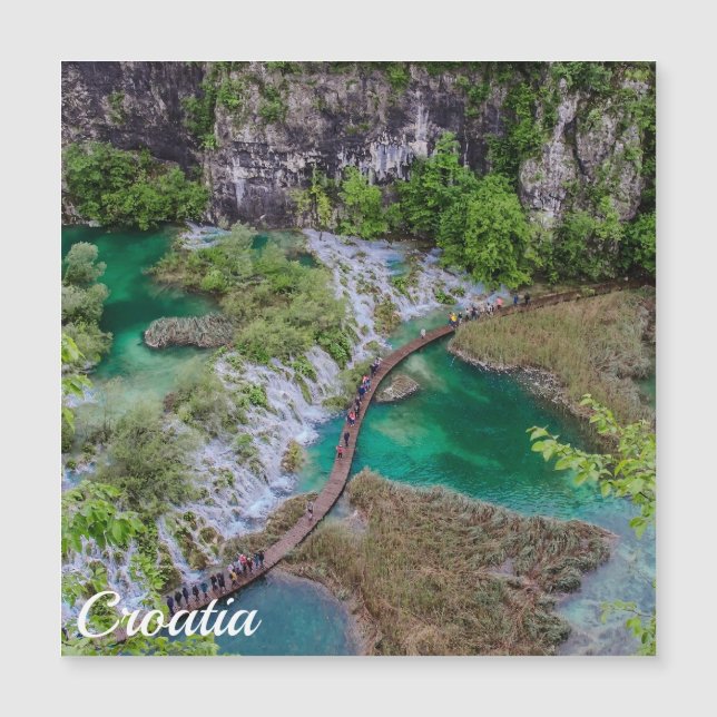 Vattenfallskrascade i parken Plitvice sjöar (Framsida)