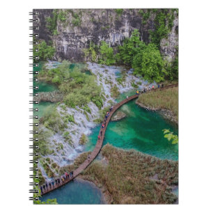 Vattenfallskrascade i parken Plitvice sjöar Anteckningsbok