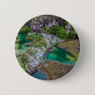 Vattenfallskrascade i parken Plitvice sjöar Knapp