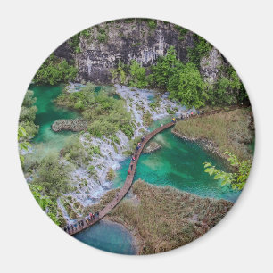 Vattenfallskrascade i parken Plitvice sjöar Magnet