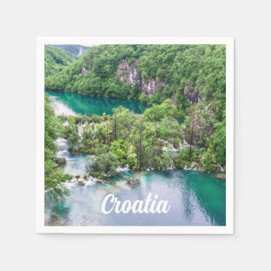 Vattenfallskrascade i Plitvice Sjöar Park i Kroati Pappersservett